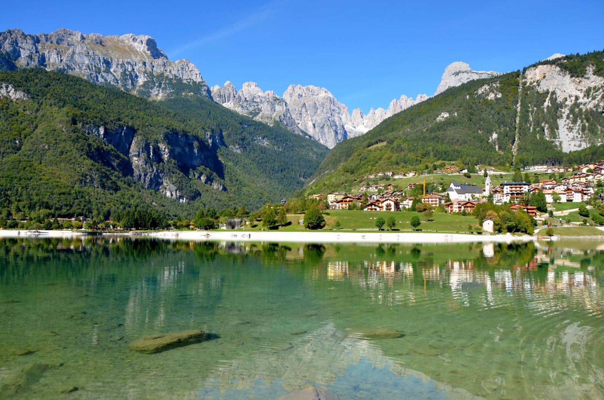 Chalet Al Lago Molveno Exterior foto